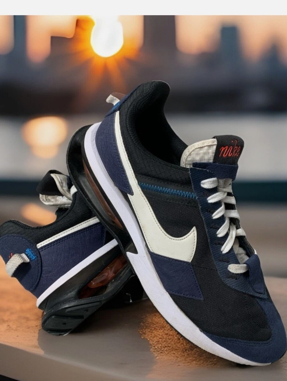 Nike Men's Navy, Black & White Air-Cushioned Sneakers